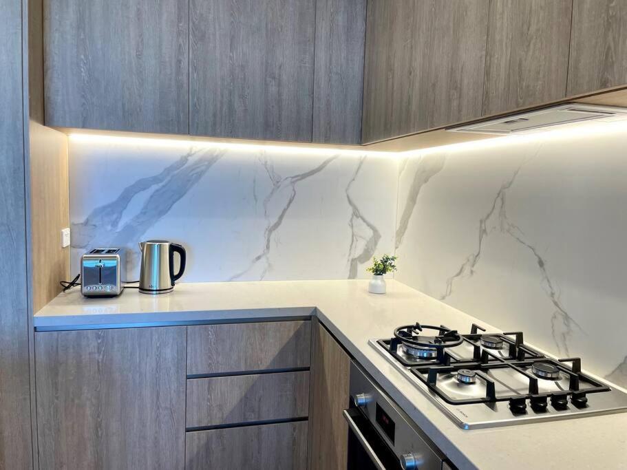 New Impressive 180° River View 1 Bed Apt With Pool 47F Lejlighed Gold Coast Eksteriør billede